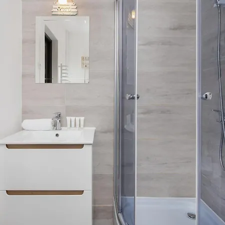 Sea Power Horyzont Typu Queen Nr 14 Z Balkonem I Tarasem By Renters *